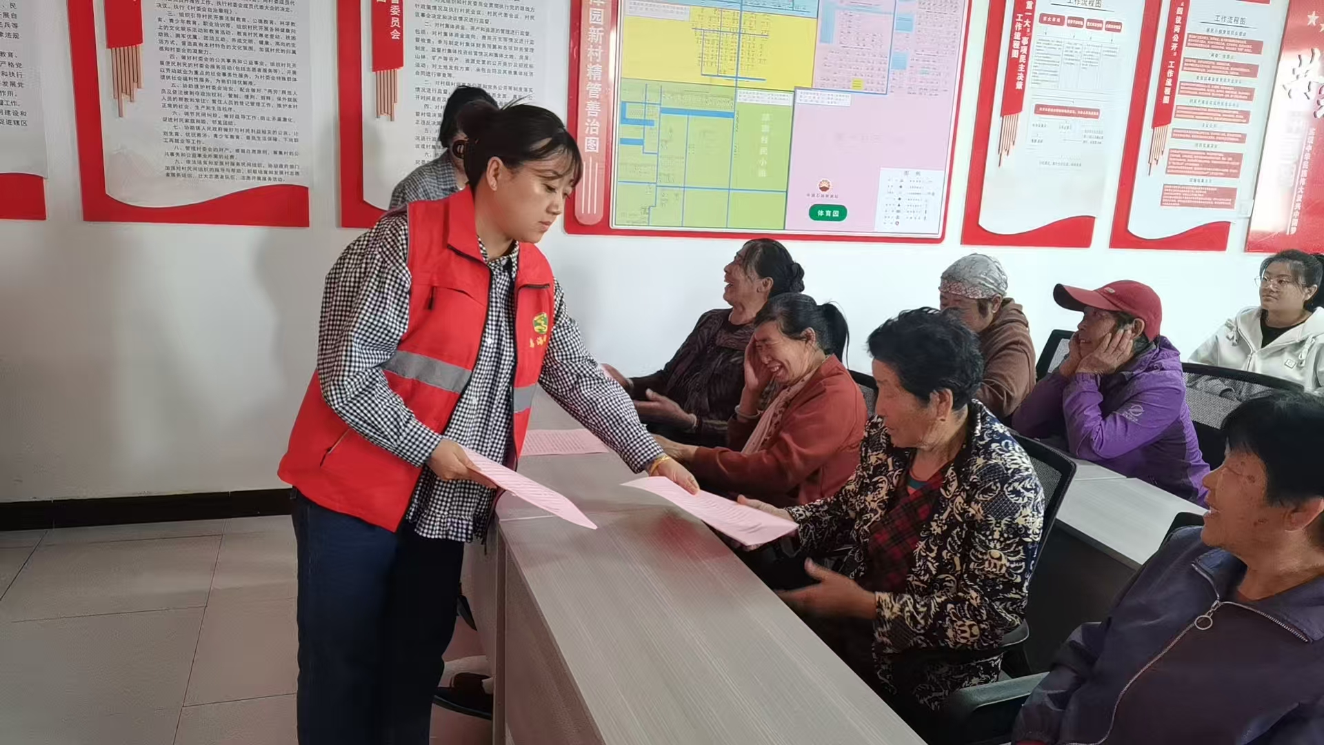 乌兰淖尔镇泽园新村红白理事会举办 “弘扬文明新风 规范红白事宜”宣讲会