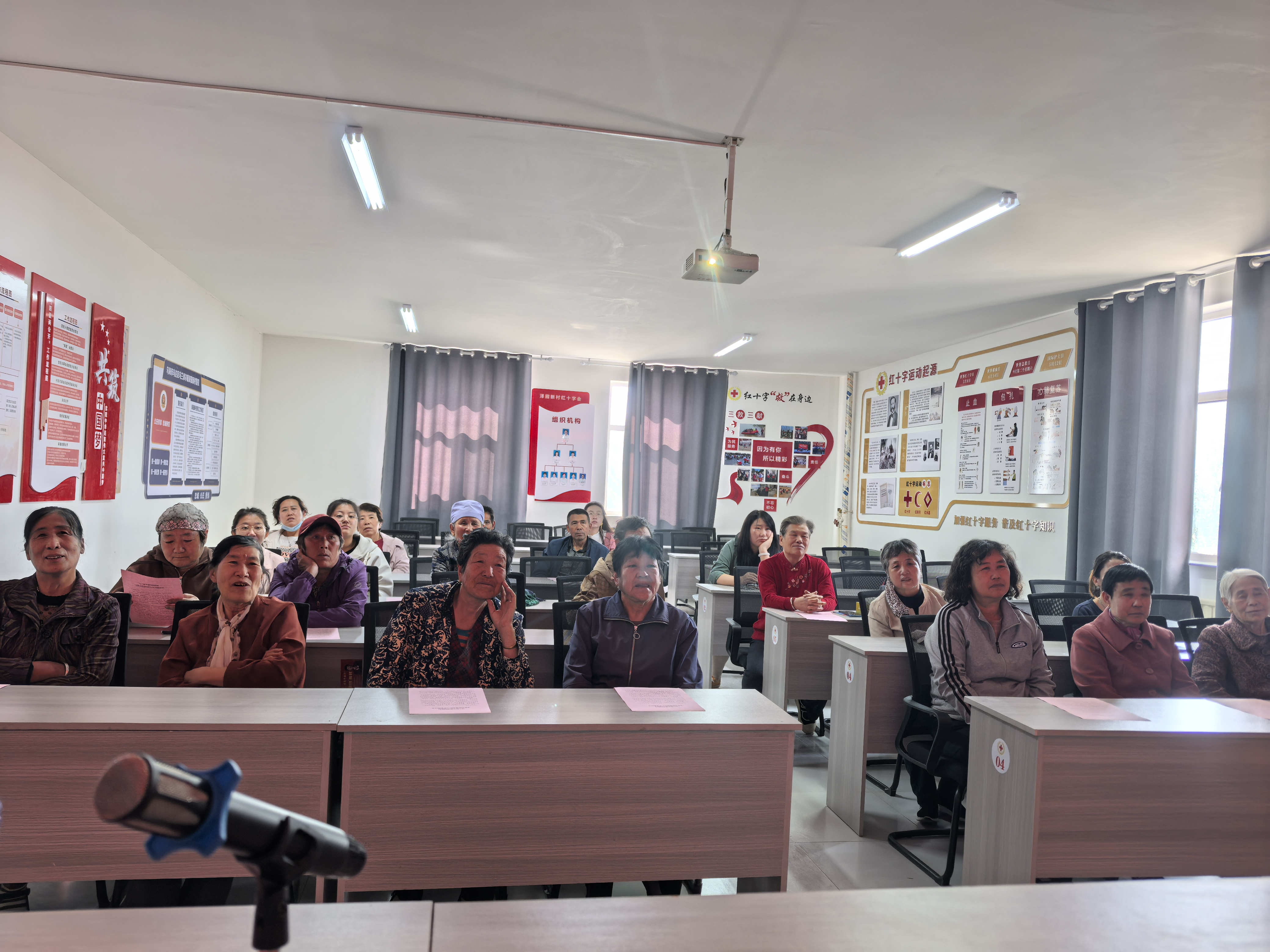 乌兰淖尔镇泽园新村红白理事会举办 “弘扬文明新风 规范红白事宜”宣讲会